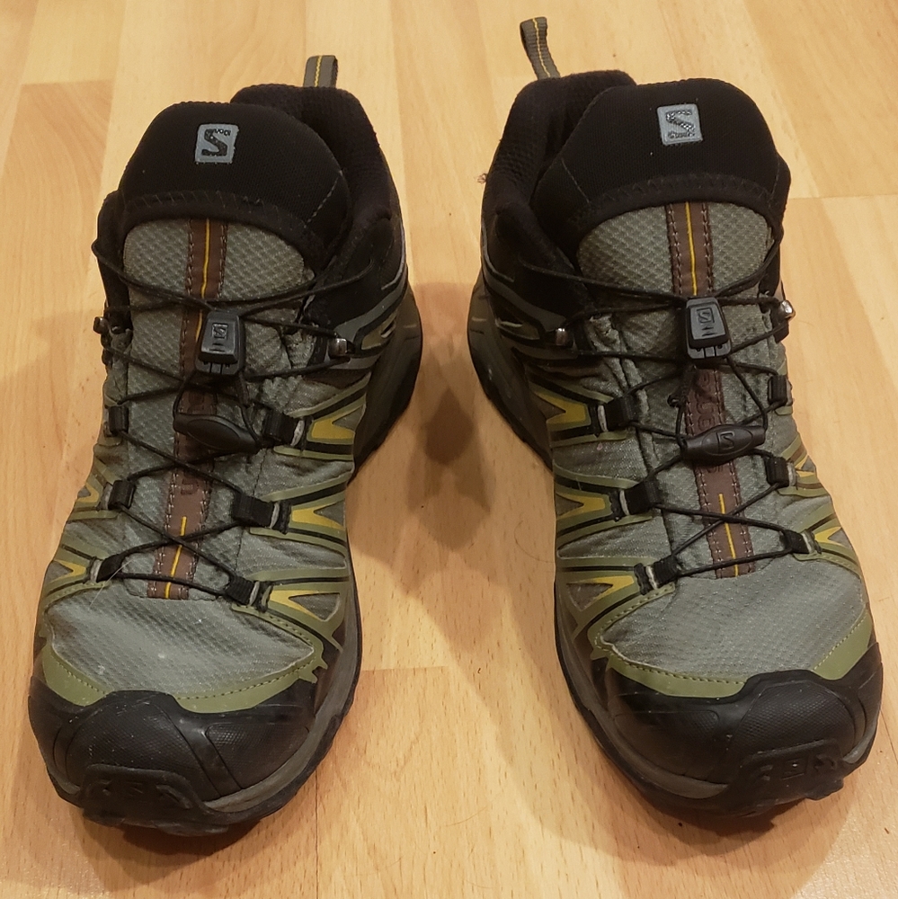 Salomon Mens size 11 US hiking shoes